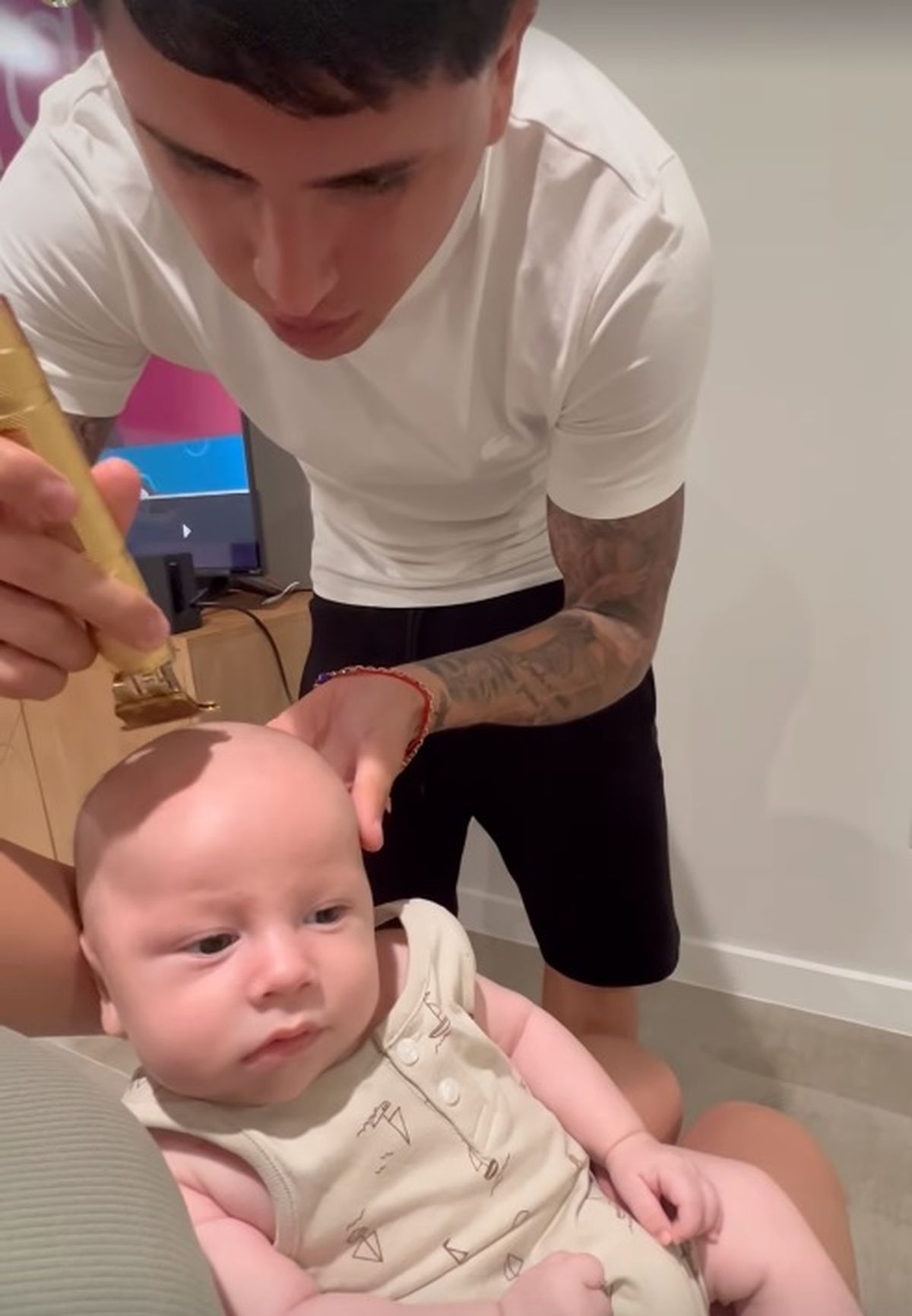 Facundo Farías en su rubro de peluquero. Facundo Farías en su rubro de peluquero.