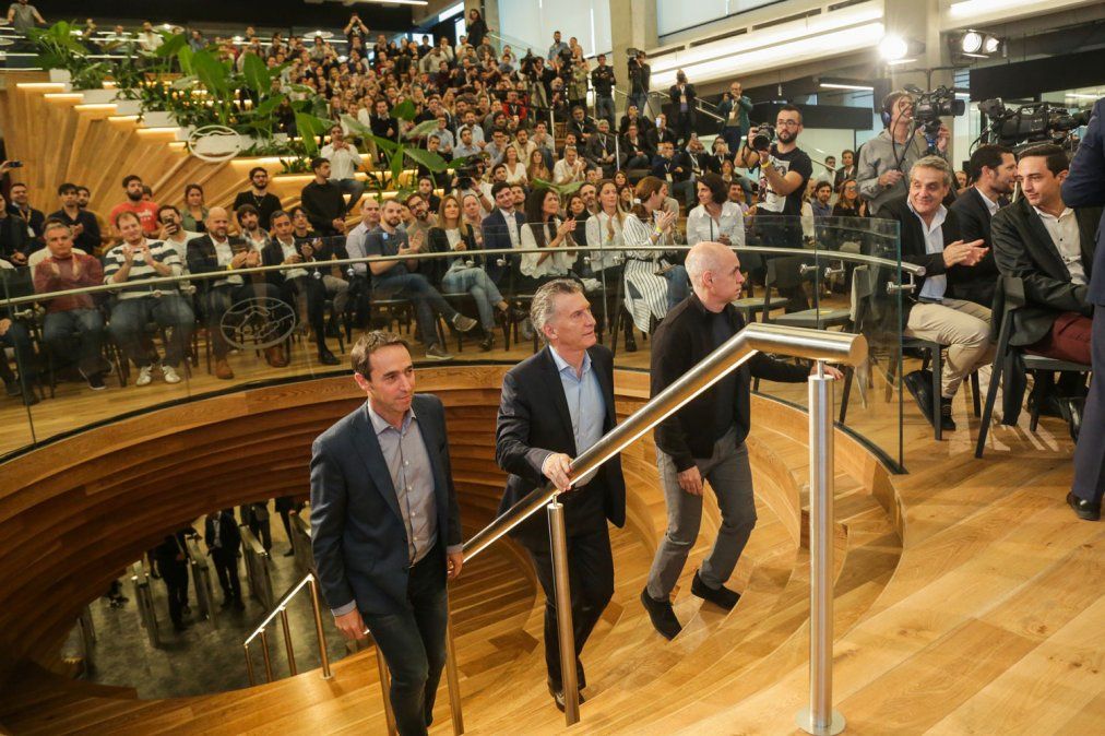 Marcos Galperín, junto a Mauricio Macri y Horacio Rodriguez Larreta cuando inauguraron sus oficinas en Saavedra en el 2019.