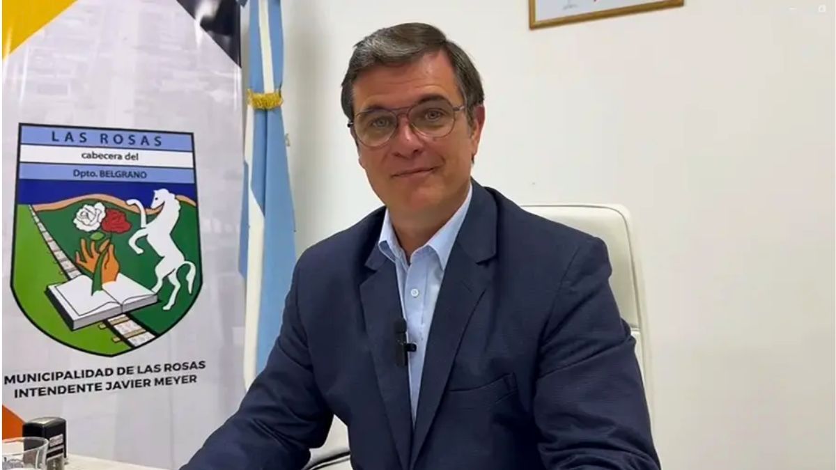 El vencedor es el actual intendente de Las Rosas, ciudad cabecera del departamento. El vencedor es el actual intendente de Las Rosas, ciudad cabecera del departamento.
