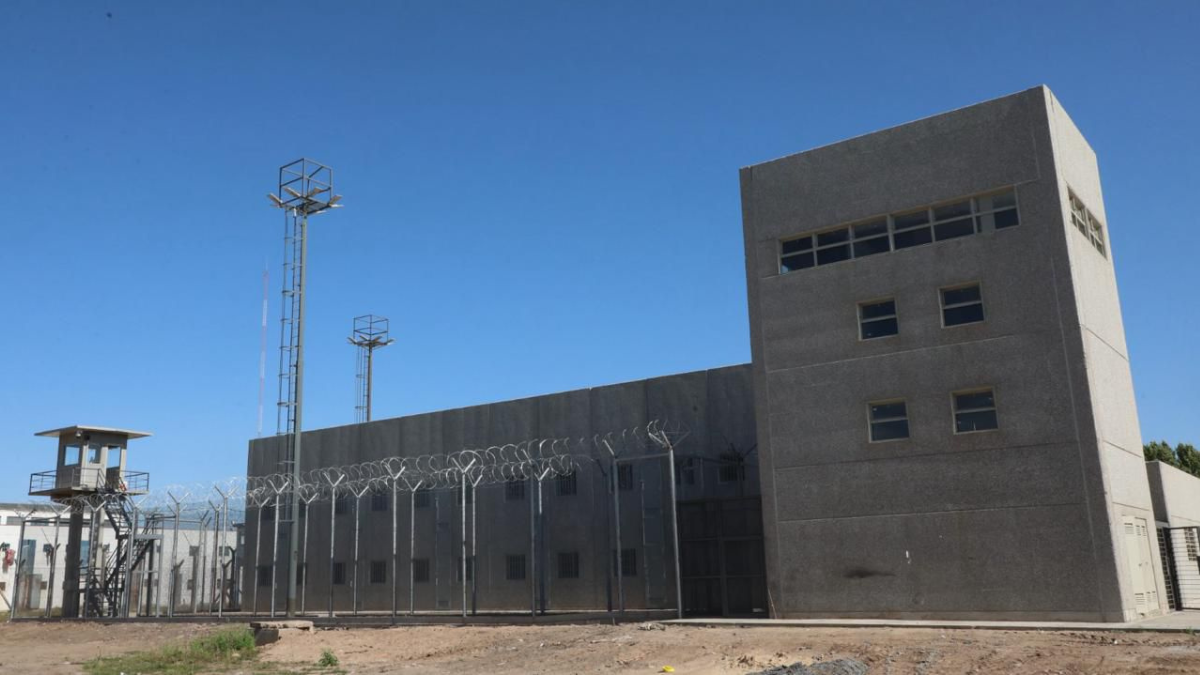 El gobierno de la provincia de Santa Fe dio a conocer los nuevos acuerdos para proveer de comida a los presos alojados en los penales provinciales. El gobierno de la provincia de Santa Fe dio a conocer los nuevos acuerdos para proveer de comida a los presos alojados en los penales provinciales.