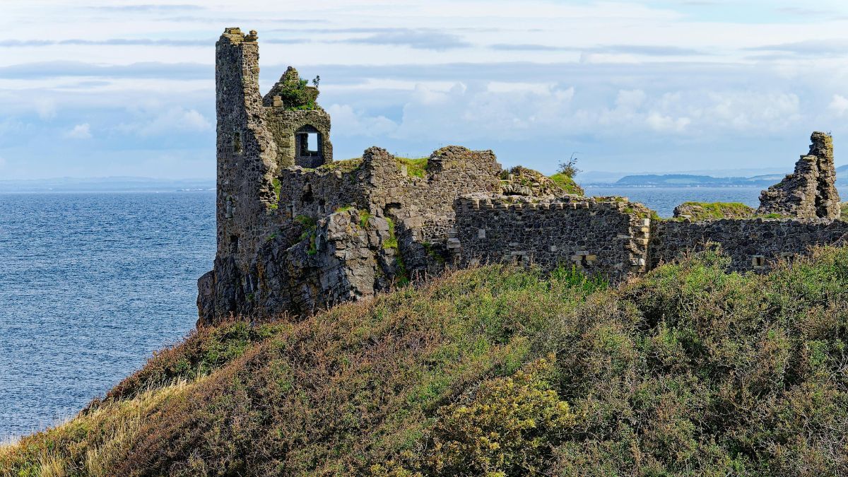 La Visa de Estudio y Trabajo se otorga por 8 meses, pero se puede renovar dos veces. La Visa de Estudio y Trabajo se otorga por 8 meses, pero se puede renovar dos veces.