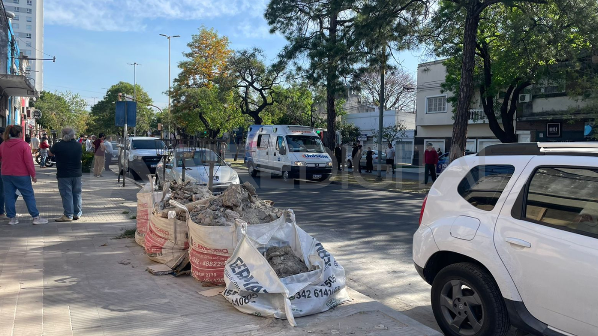 Un hombre se descompensó y falleció en la vía pública en Aristóbulo del Valle y Juan del Campillo.