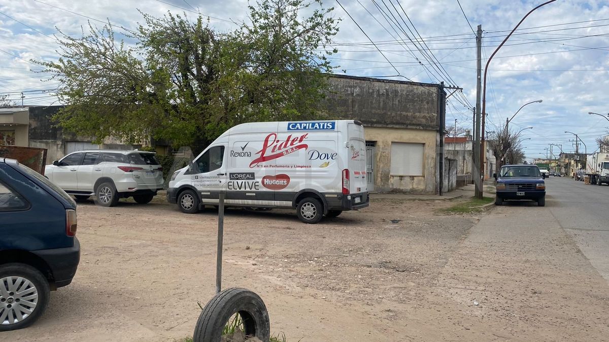 Robaron una camioneta con productos de higiene y la abandonaron a pocas cuadras.