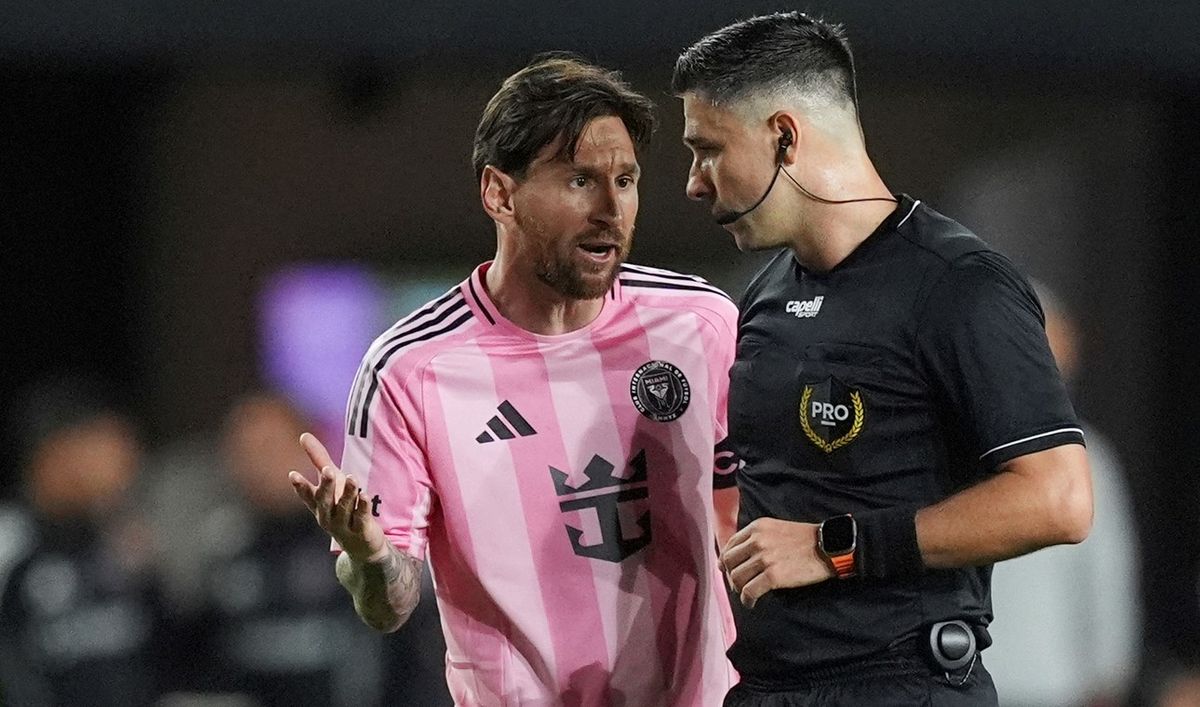 Messi, furioso con el árbitro tras el empate de Inter Miami en la MLS. Messi, furioso con el árbitro tras el empate de Inter Miami en la MLS.