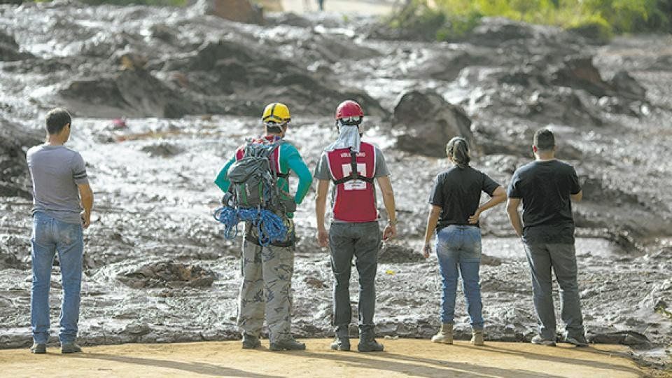 Ya hay 40 muertos en el derrumbe en Minas Gerais, Brasil