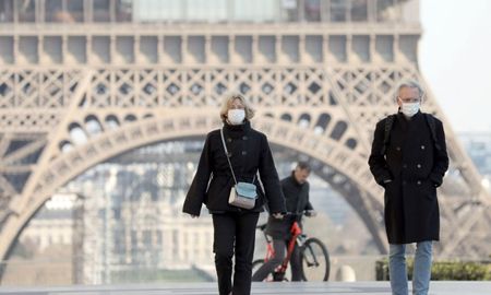 Más de la mitad de los franceses entrarán en toque de queda nocturno por seis semanas desde el sábado. Más de la mitad de los franceses entrarán en toque de queda nocturno por seis semanas desde el sábado.