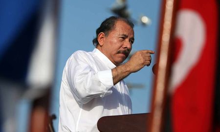 Con 14 años en el poder, este es el cuarto mandato consecutivo, Ortega es acusado por sus críticos y opositores de nepotismo y de instaurar una dictadura. Con 14 años en el poder, este es el cuarto mandato consecutivo, Ortega es acusado por sus críticos y opositores de nepotismo y de instaurar una dictadura.