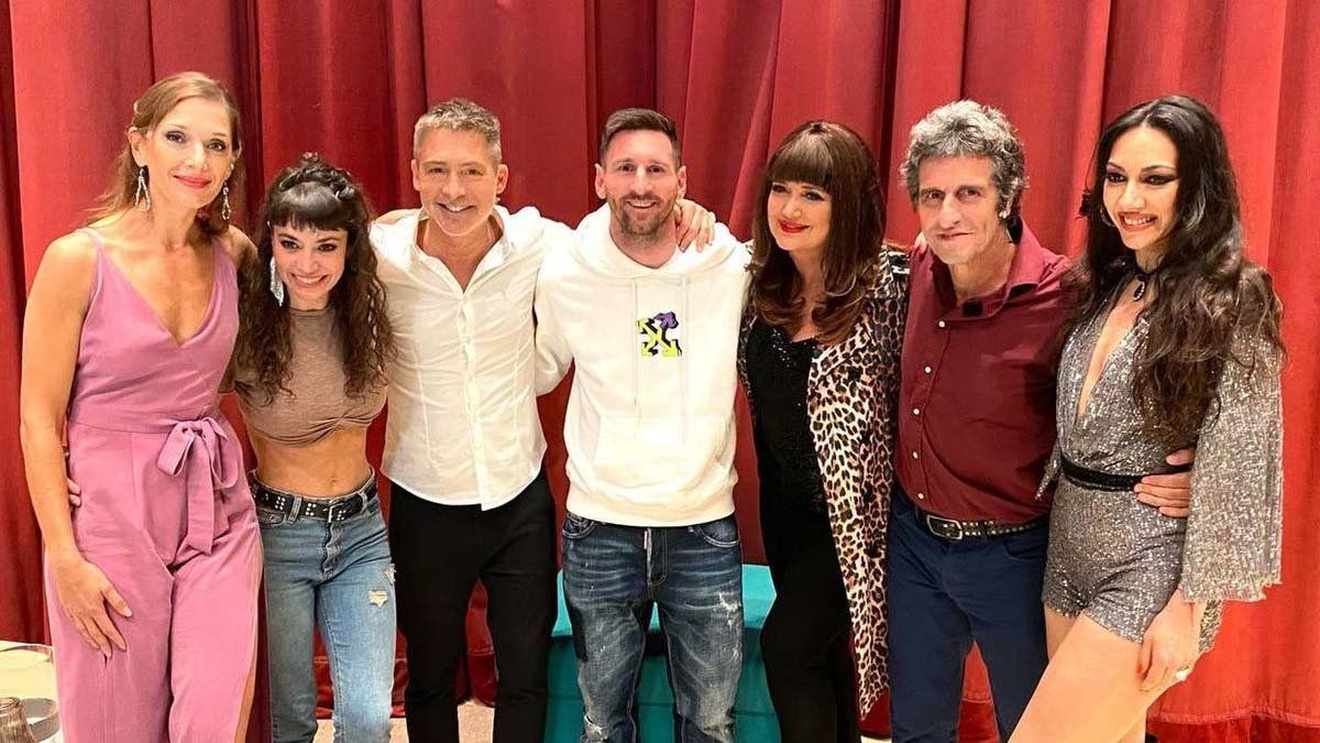 Lionel Messi con el elenco de Inmaduros.