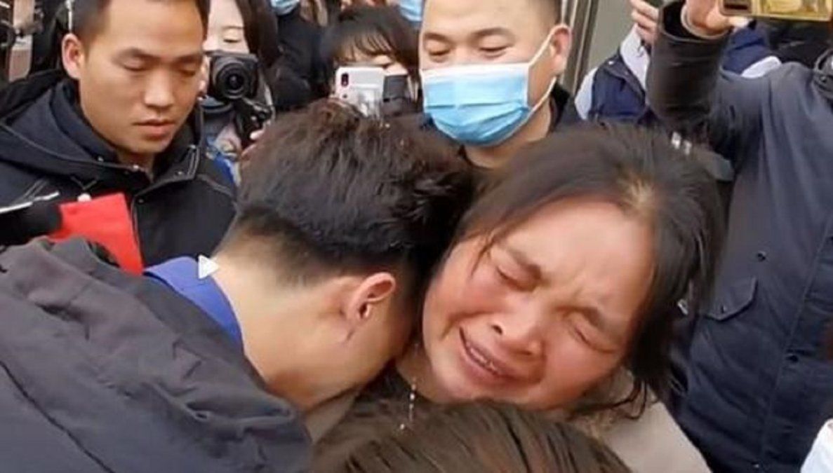 Una mamá se reunió con su hijo 33 años después de haber sido secuestrado: Al fin encontré a mi bebé.