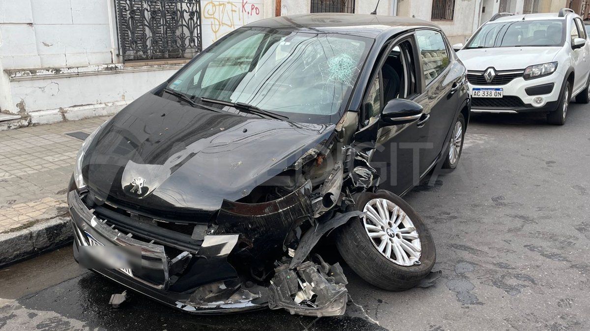 Así quedó el vehículo Peugeot 208 tras el accidente.