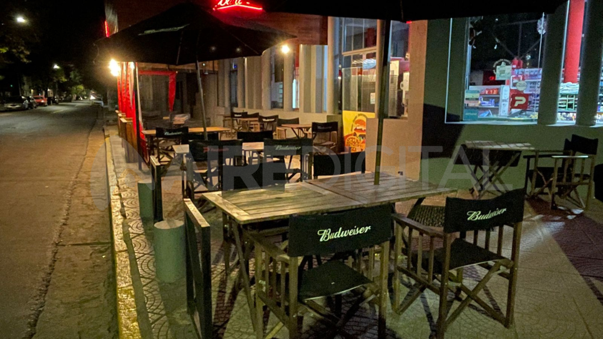 El robo se produjo mientras el empleado barría una de las veredas. Durante la semana, le robaron su celular al mismo trabajador.