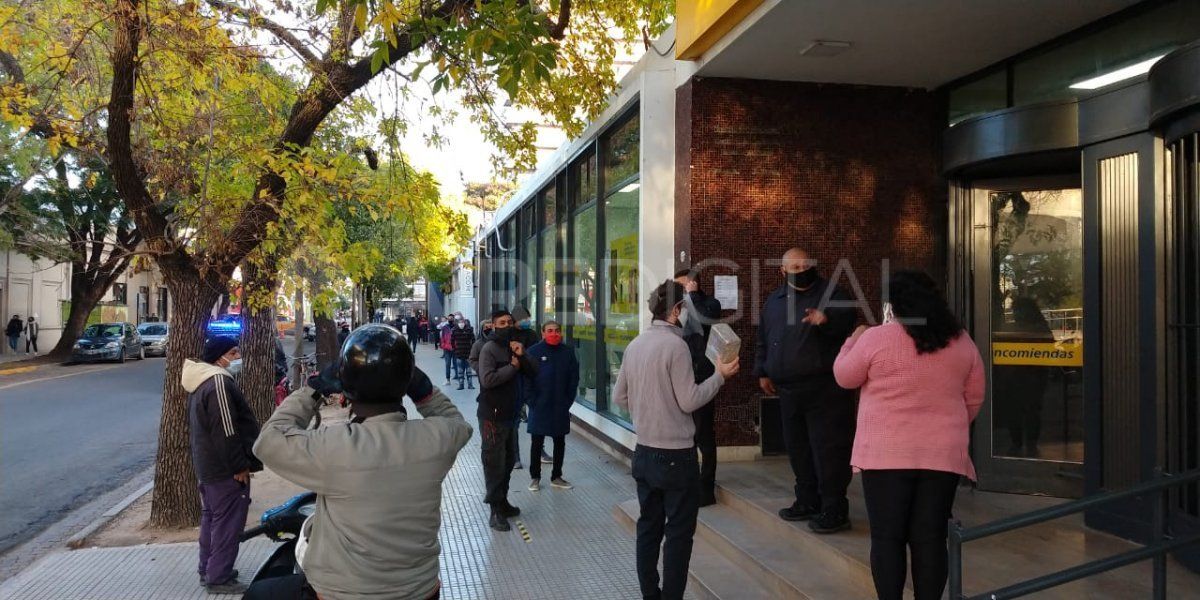 El Gobierno no confirmó si habrá un cuarto pago del IFE. Pero afirman que no dejarán de asistir a los que menos recursos tienen.