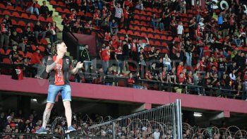 Los dirigentes de Colón le pidieron a la Liga Profesional priorizar a los socios que pagaron durante la pandemia.