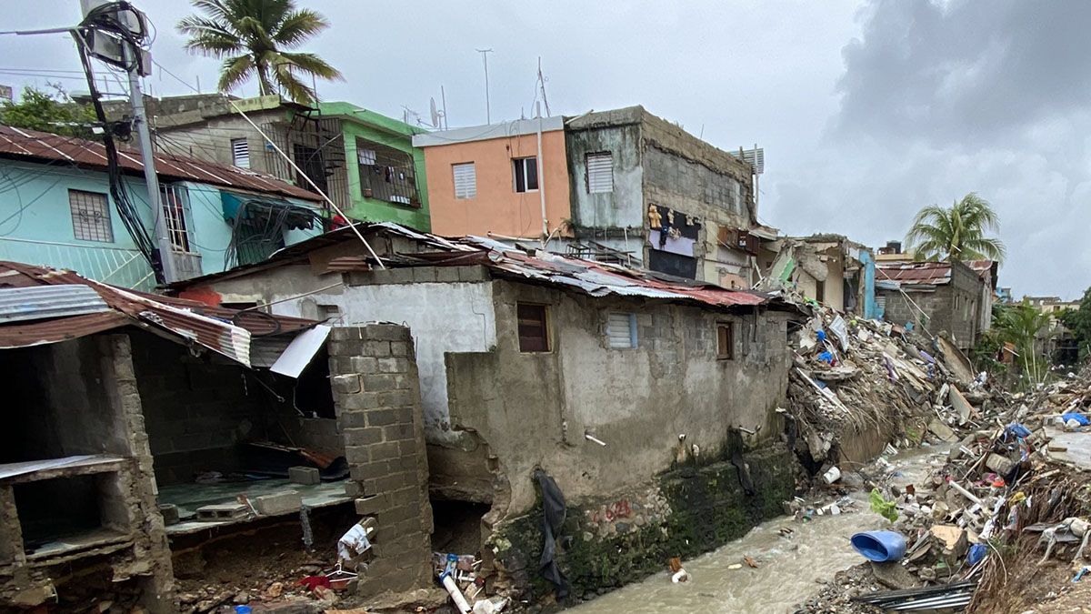 El hurac&aacute;n Laura destroz&oacute; el Caribe y se aproxima a Estados Unidos con una fuerza peligrosa.