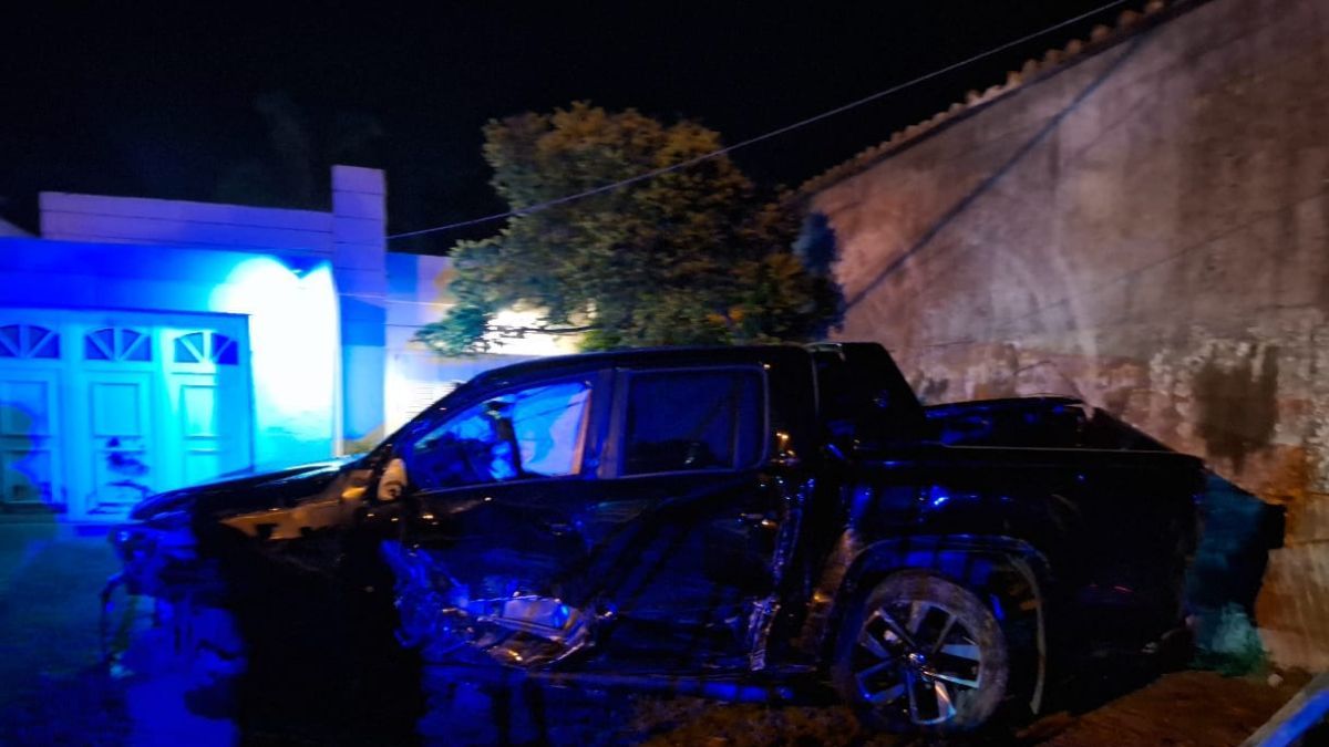 Así quedó la camioneta tras el accidente.