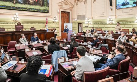La comisión de Poder Legislativo y Poder Ejecutivo de la Convención del 25 –encargada del proceso de reforma constitucional en Santa Fe- volverá a reunirse este jueves. La comisión de Poder Legislativo y Poder Ejecutivo de la Convención del 25 –encargada del proceso de reforma constitucional en Santa Fe- volverá a reunirse este jueves.