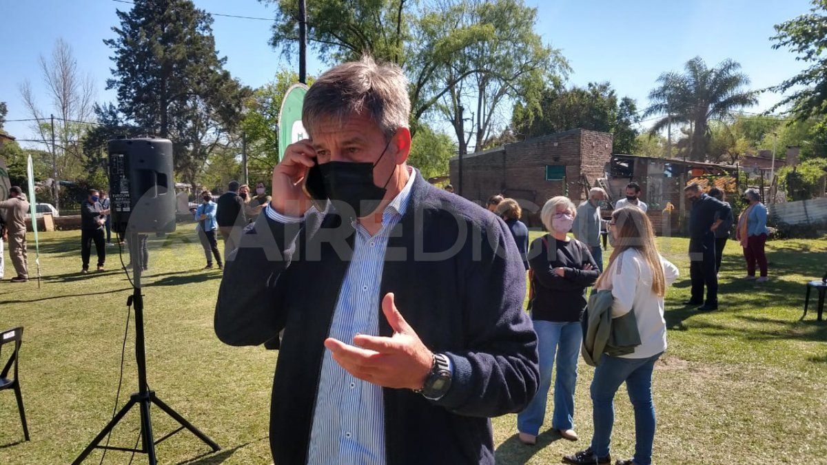 El intendente Jatón destacó la importancia de la obra en un barrio que tiene 350 años y todavía no contaba con una red de agua potable.
