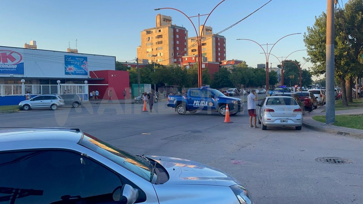 Personal policial trabajó en el lugar e interrumpió el tránsito momentáneamente. Personal policial trabajó en el lugar e interrumpió el tránsito momentáneamente.