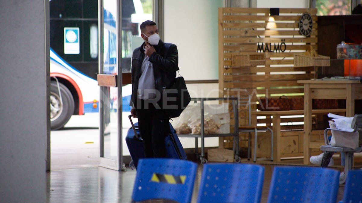 Los primero pasajeros de la terminal tras m&aacute;s de ocho meses sin actividad.&nbsp;