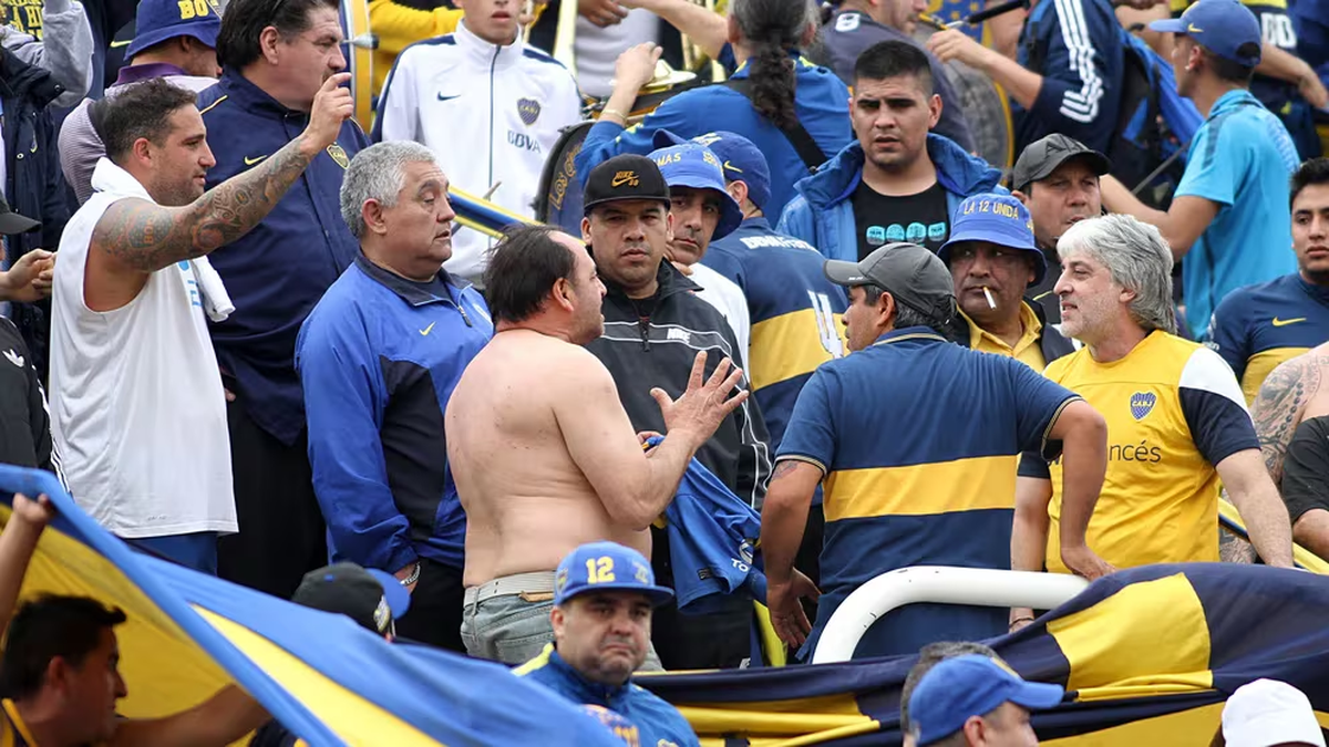 Barras bravas de Boca: derecho de admisión para Rafael Di Zeo y dos ex futbolistas que estaban con La 12. Barras bravas de Boca: derecho de admisión para Rafael Di Zeo y dos ex futbolistas que estaban con La 12.