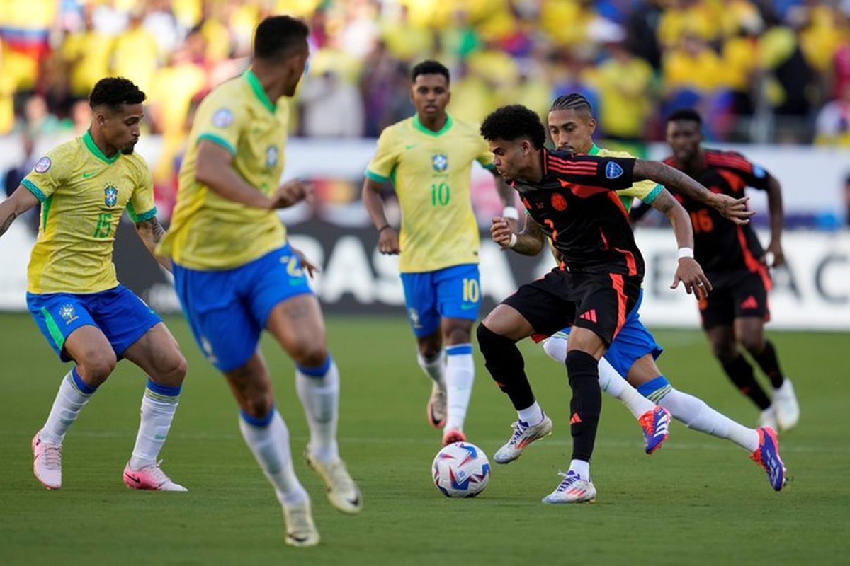 Brasil y Colombia igualaron 1 a 1 por la tercera fecha del Grupo D de la Copa América. Brasil y Colombia igualaron 1 a 1 por la tercera fecha del Grupo D de la Copa América.