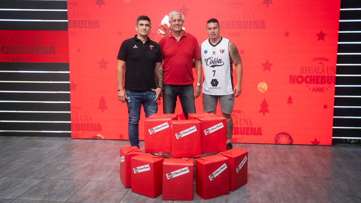 La Agrupación Miguel Ángel Pampa Gambier donó 10 cajas navideñas a la campaña solidaria de AIRE y Los Sin Techo.