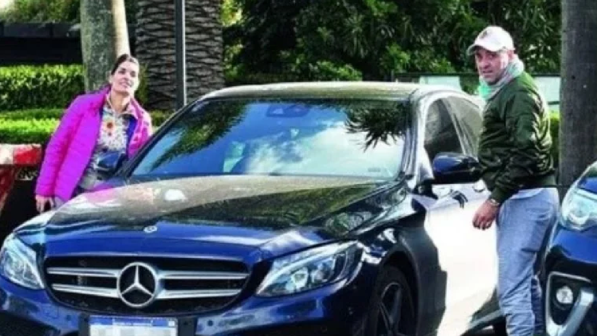 El conductor tiene un Mercedes Benz GLA 250, cuyo valor supera los 65 mil d&oacute;lares.&nbsp;
