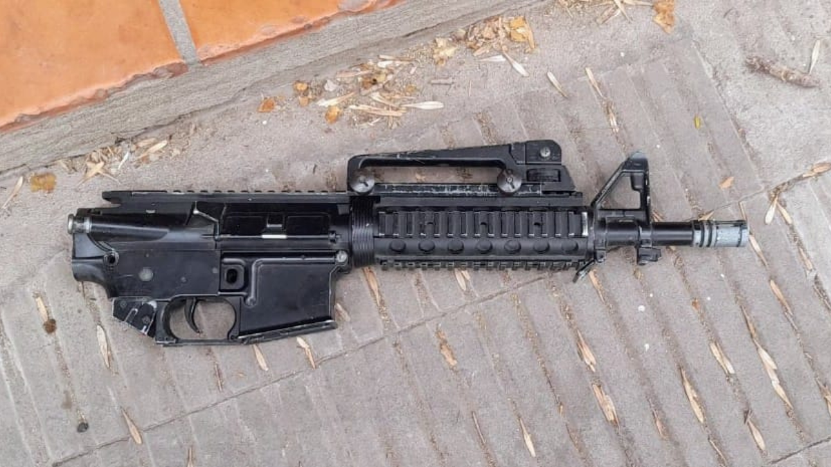 Personal de la Agencia de Investigación Criminal (AIC) analizó el arma.