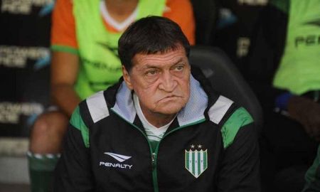 Julio Falcioni se encuentra muy cerca de Independiente. Julio Falcioni se encuentra muy cerca de Independiente.