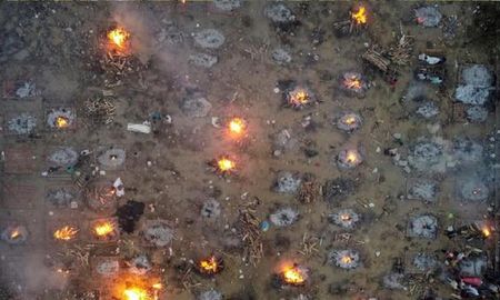Drama en India: un drone captó cremaciones masivas por el coronavirus Drama en India: un drone captó cremaciones masivas por el coronavirus