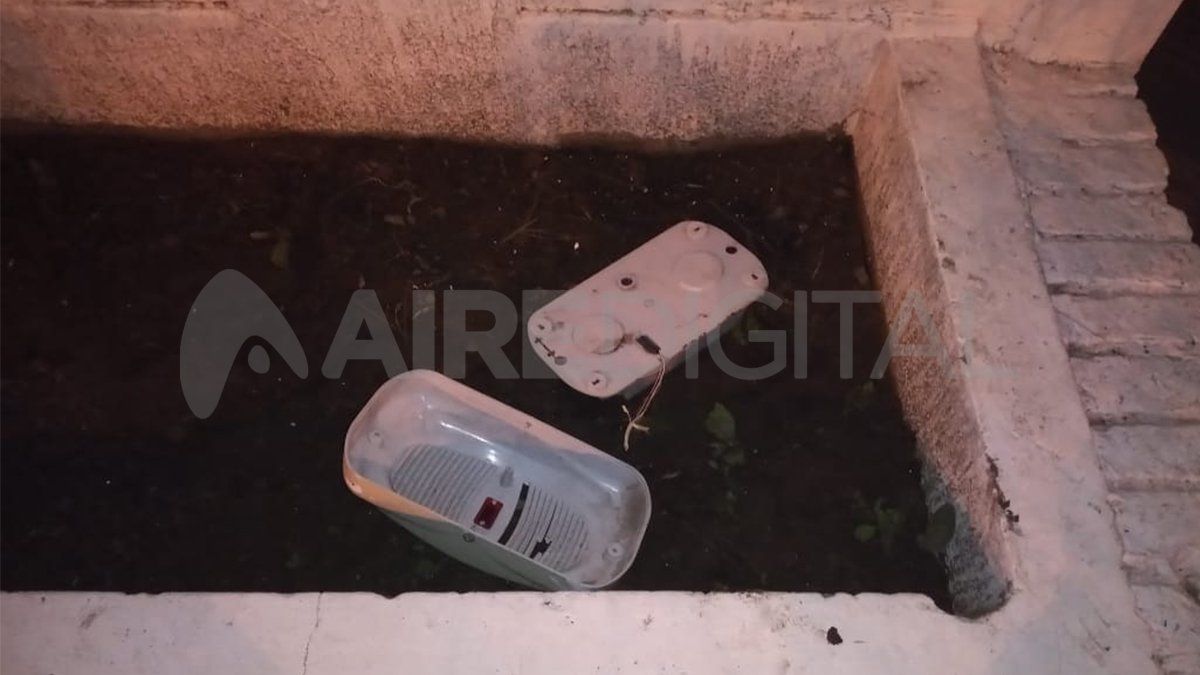 Los ladrones destruyeron la alarma y la tiraron en un cantero