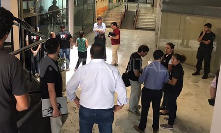 El 11 de febrero de 2020 asesinaron al empresario Hugo Oldani en pleno centro de Santa Fe. A partir de este caso, surgió una investigación sobre la posible existencia de una cueva financiera en esas oficinas. El 11 de febrero de 2020 asesinaron al empresario Hugo Oldani en pleno centro de Santa Fe. A partir de este caso, surgió una investigación sobre la posible existencia de una cueva financiera en esas oficinas.