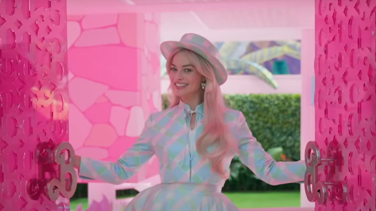 Margot Robbie abrió las puertas de la casa de Barbie y mostró el interior de la gran propiedad.