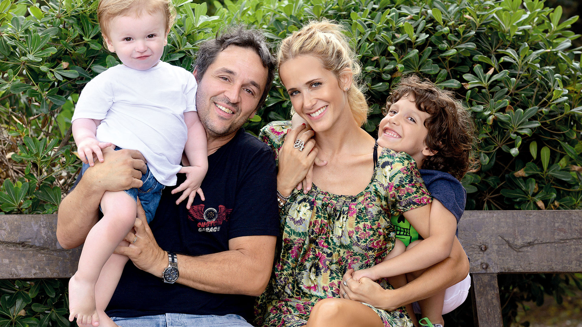 Julieta Prandi se casó con Contardi en 2011. Tienen dos hijos en común: Mateo y Rocco.