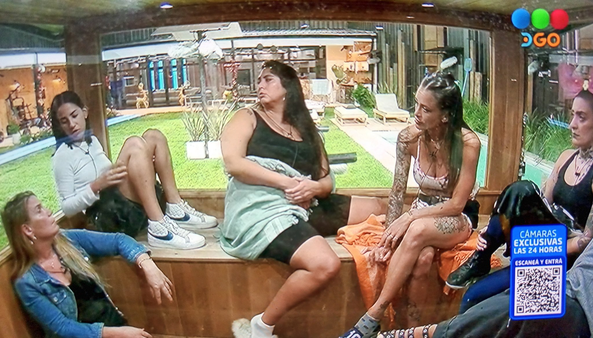 Lucía le reveló a sus compañeras que había sido abusada. Lucía le reveló a sus compañeras que había sido abusada.