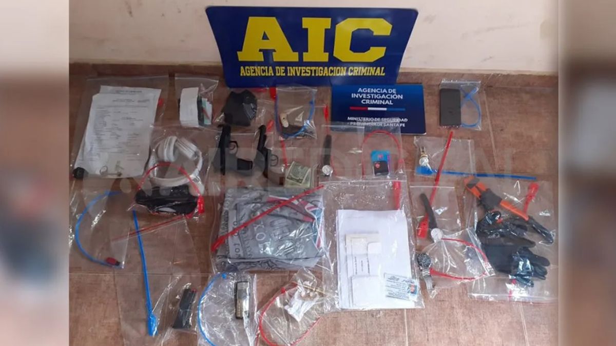 Parte de los elementos que fueron secuestrados durante los allanamientos de la AIC.