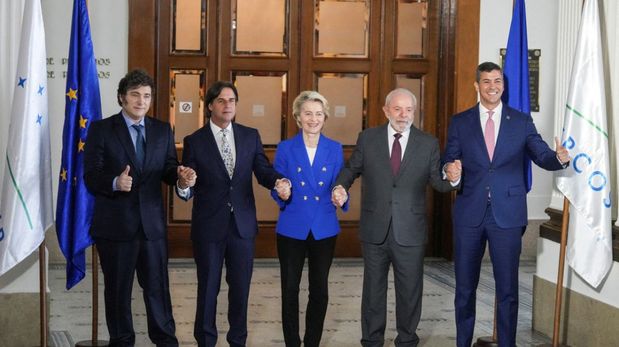 El Mercosur y la Unión Europea alcanzaron un acuerdo comercial tras 25 años de negociación.