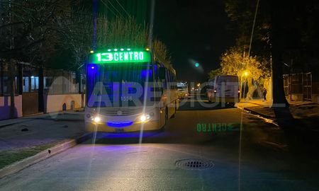 Continúa el conflicto del transporte urbano de pasajeros en la ciudad de Santa Fe. Continúa el conflicto del transporte urbano de pasajeros en la ciudad de Santa Fe.