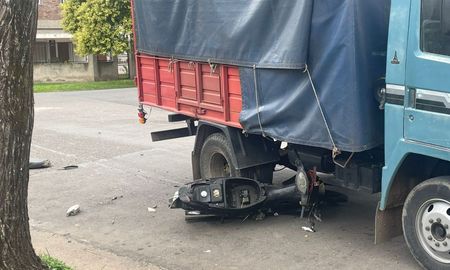 Un fuerte accidente de tránsito se registró este viernes por la tarde en el barrio Belgrano de la ciudad de Santa Fe. Un fuerte accidente de tránsito se registró este viernes por la tarde en el barrio Belgrano de la ciudad de Santa Fe.