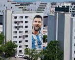 Lionel Messi y otro mural gigante en Albania: 30 metros de altura. Lionel Messi y otro mural gigante en Albania: 30 metros de altura.