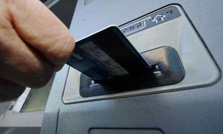 En medio de la crisis sanitaria, solo algunos sectores cerraron aumentos porcentuales o de suma fija y solamente alcanza a un 20% de empleados del sector privado. En medio de la crisis sanitaria, solo algunos sectores cerraron aumentos porcentuales o de suma fija y solamente alcanza a un 20% de empleados del sector privado.