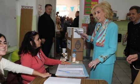 Mirtha Legrand emitió su voto en Palermo. Mirtha Legrand emitió su voto en Palermo.