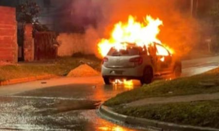 Encontraron dos cuerpos calcinados dentro de un auto en llamas en Tortuguitas, en Buenos Aires. (Foto: TN) Encontraron dos cuerpos calcinados dentro de un auto en llamas en Tortuguitas, en Buenos Aires. (Foto: TN)