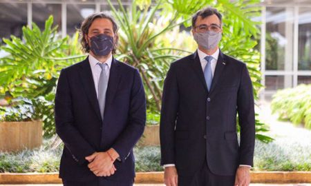 El canciller, Santiago Cafiero, en Brasilia junto a su par Carlos França. El canciller, Santiago Cafiero, en Brasilia junto a su par Carlos França.