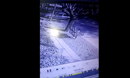 Intentaron robarle el auto y como no lograron arrancarlo, lo mataron a tiros frente a su pareja. Intentaron robarle el auto y como no lograron arrancarlo, lo mataron a tiros frente a su pareja.