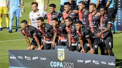 Clásico santafesino: Eduardo Domínguez define el once de Colón para recibir a Unión