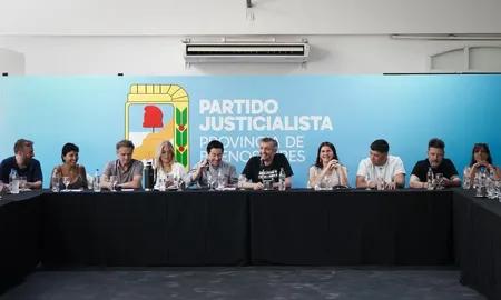 El Consejo Provincial del Partido Justicialista bonaerense definió este viernes convocar a elecciones de renovación de autoridades para el 15 de marzo de 2026. El Consejo Provincial del Partido Justicialista bonaerense definió este viernes convocar a elecciones de renovación de autoridades para el 15 de marzo de 2026.