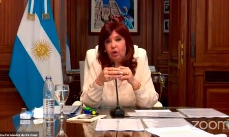 Cristina Kirchner declara por Zoom en la causa dólar futuro. Cristina Kirchner declara por Zoom en la causa dólar futuro.