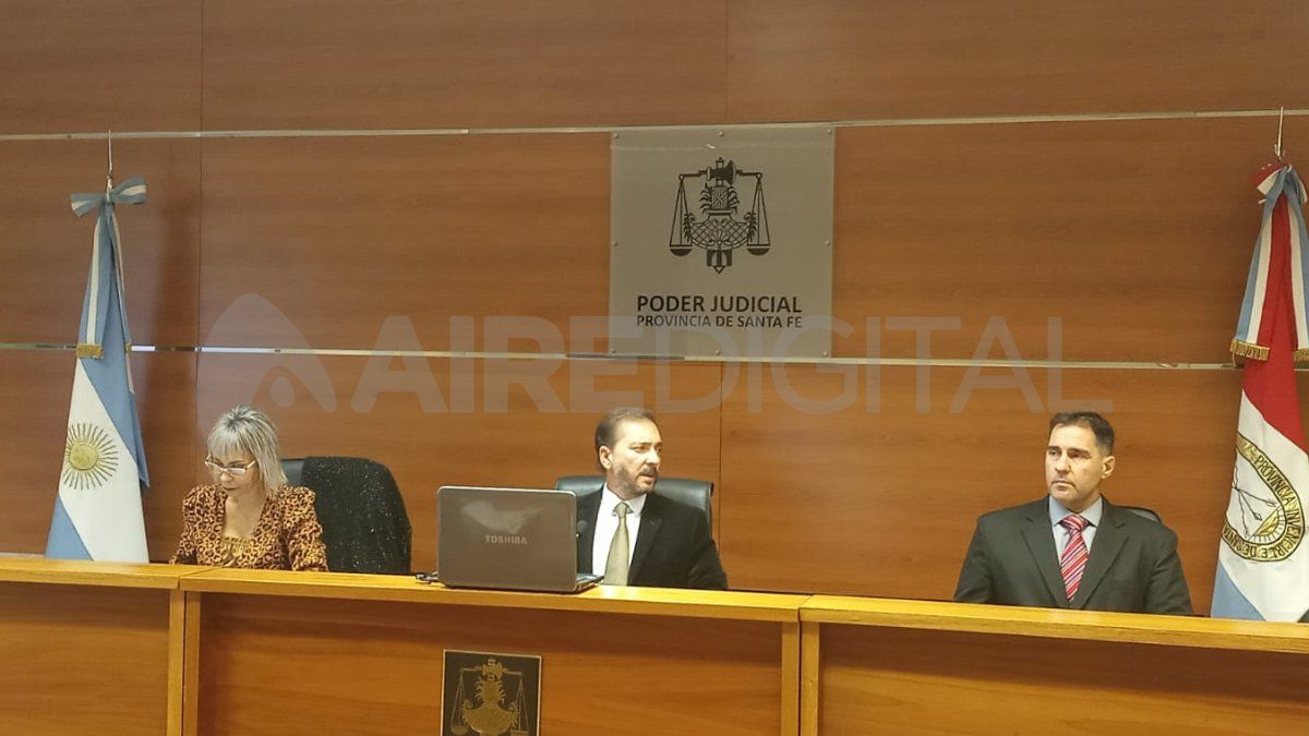 Gustavo Urdiales (presidente), Susana Luna y José Luis García Troiano, el tribunal del juicio