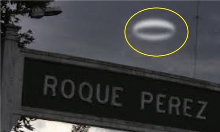 Vieron un OVNI a plena luz del día en Roque Pérez y lo describieron: Era como media nuez invertida Vieron un OVNI a plena luz del día en Roque Pérez y lo describieron: Era como media nuez invertida